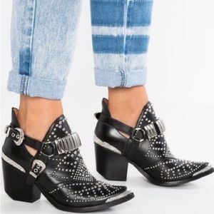 Jeffrey Campbell Calhoun Studded Leather Ankle Boots / Booties size 6.5 new